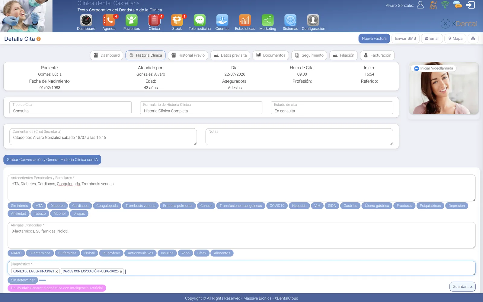 Historia clínica dental de XDentalCloud con el botón para grabar la conversación y generar la historia con IA